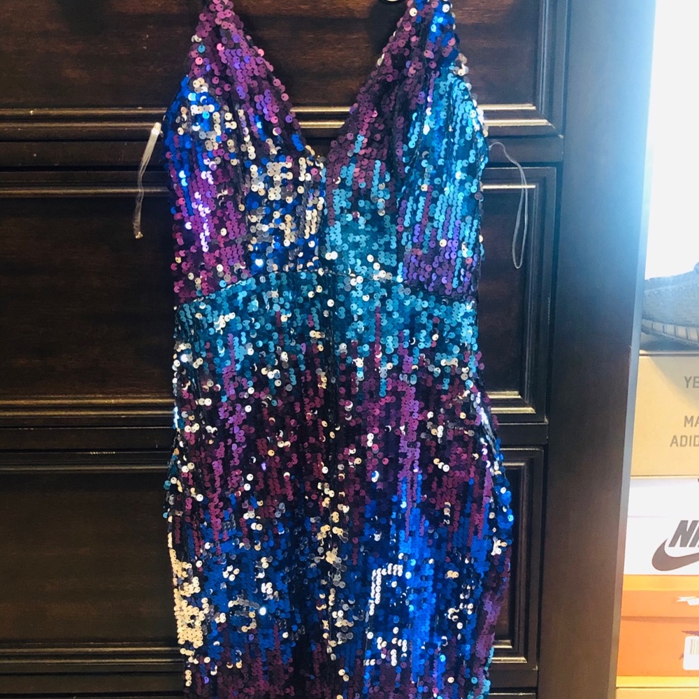 Cute party dress!